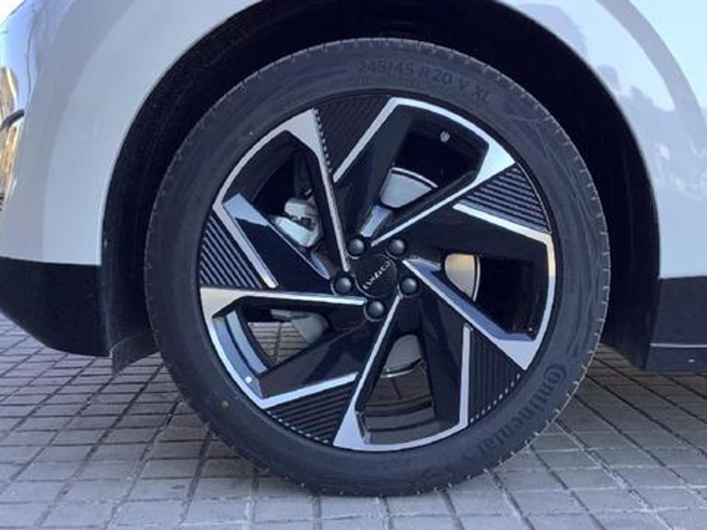 Lynk & Co 02 BEV 66kWh Core 200 kW (272 CV)