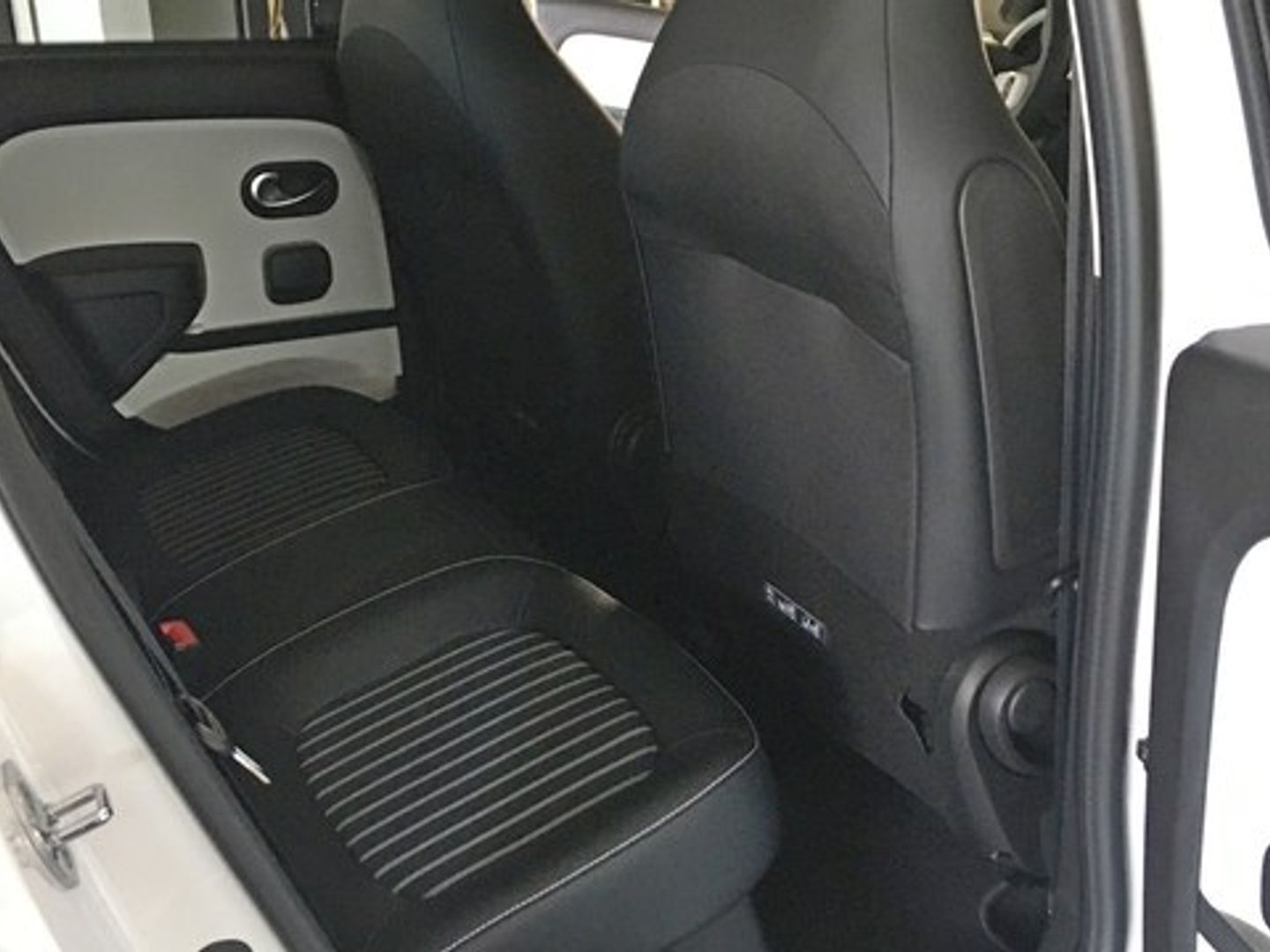 Renault Twingo Zen R80 batería 20kWh 60 kW (82 CV) Blanco Compact