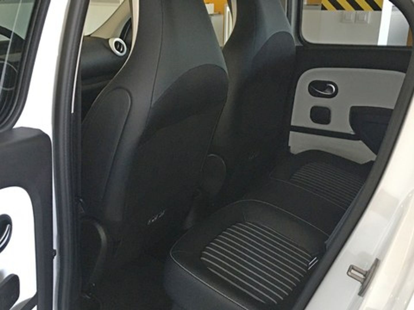 Renault Twingo Zen R80 batería 20kWh 60 kW (82 CV) Blanco Compact