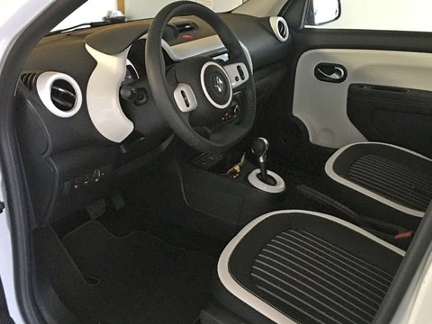 Renault Twingo Zen R80 batería 20kWh 60 kW (82 CV) Blanco Compact