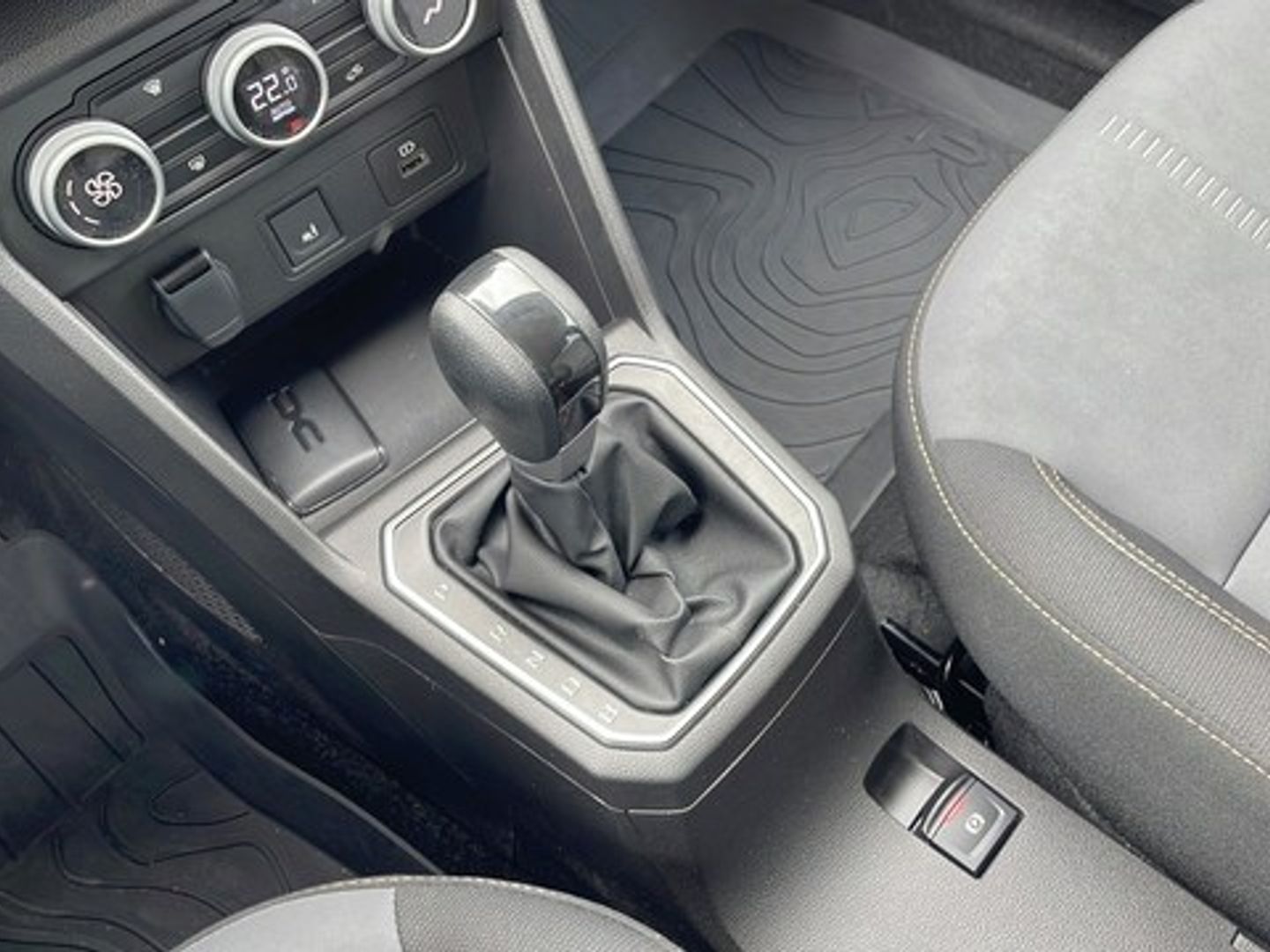 Dacia Jogger Extreme Hybrid 104 kW (140 CV) 7 Plazas Gris Familiar