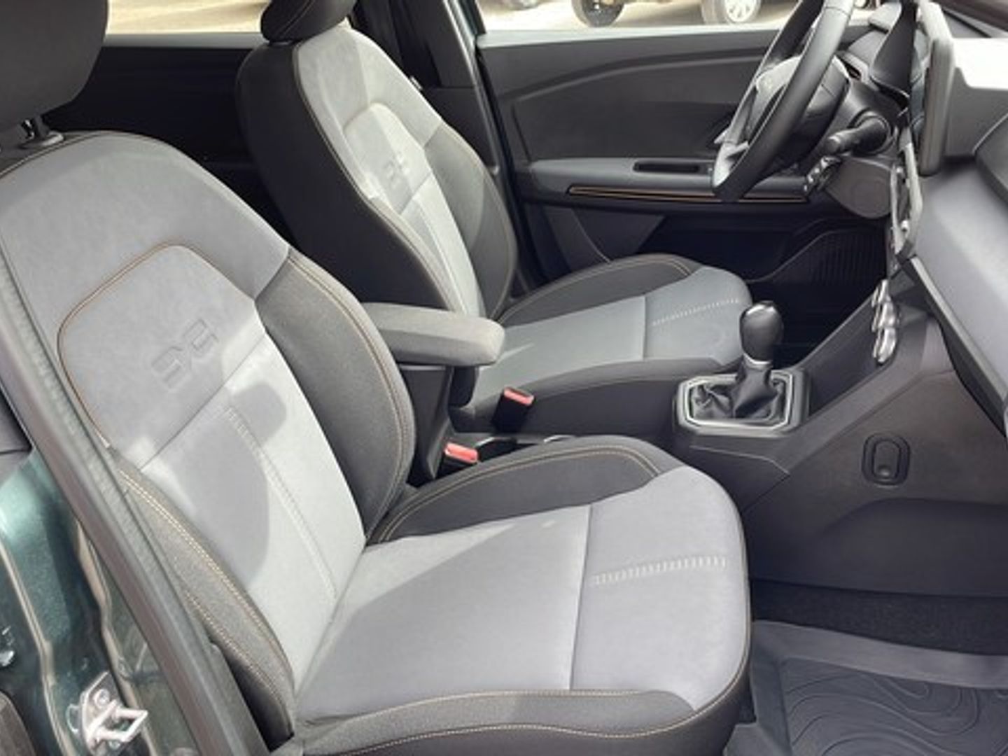 Dacia Jogger Extreme Hybrid 104 kW (140 CV) 7 Plazas Gris Familiar