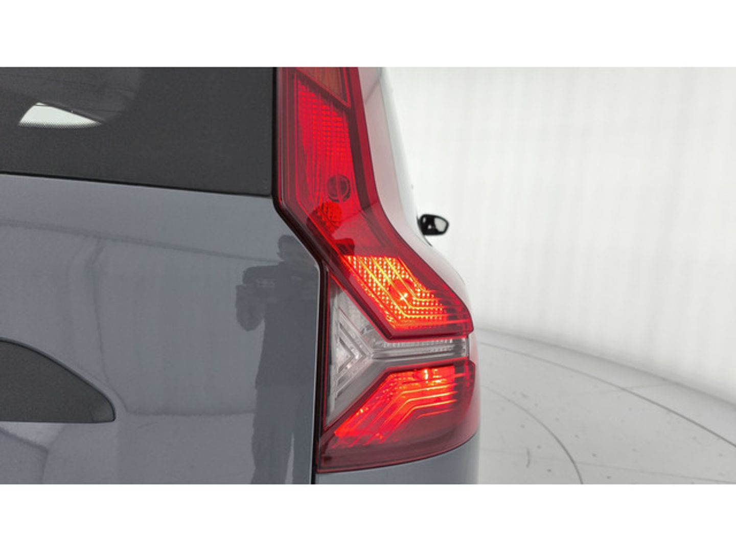 Dacia Jogger Extreme Hybrid 104 kW (140 CV) 7 Plazas Gris Familiar