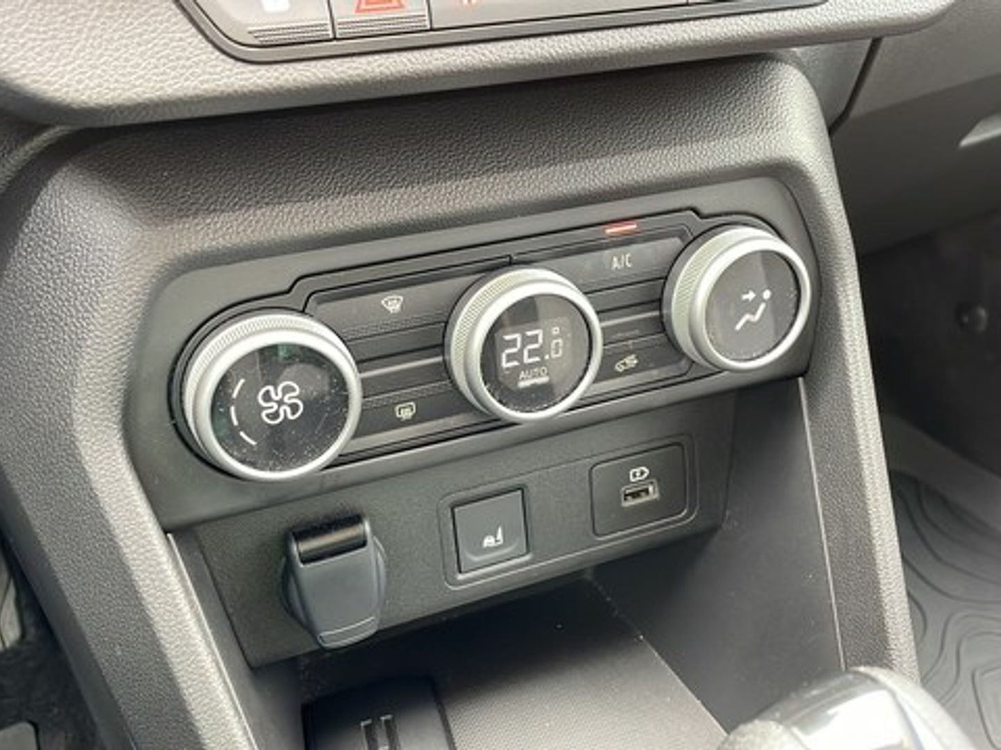 Dacia Jogger Extreme Hybrid 104 kW (140 CV) 7 Plazas Gris Familiar