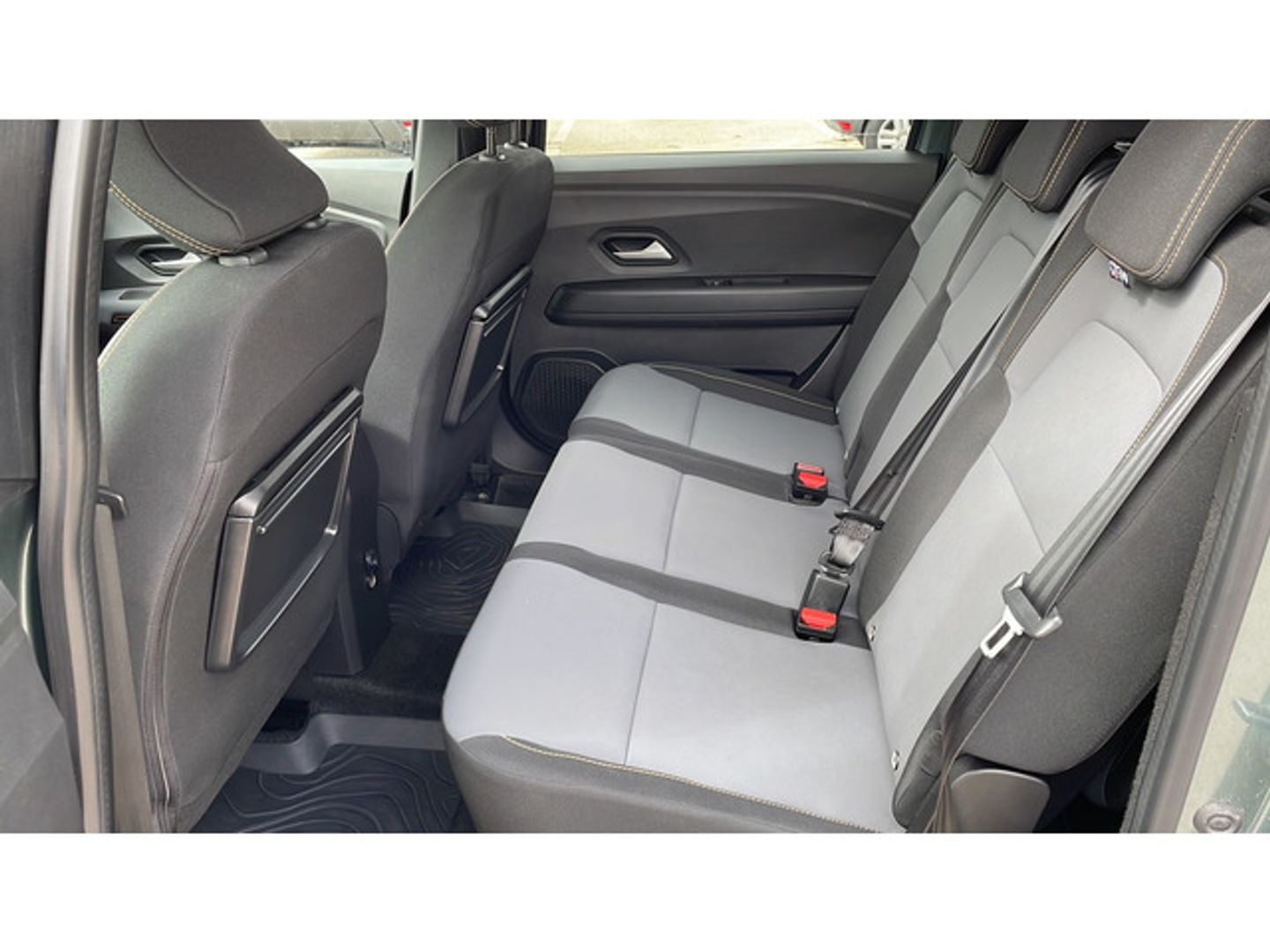 Dacia Jogger Extreme Hybrid 104 kW (140 CV) 7 Plazas Gris Familiar