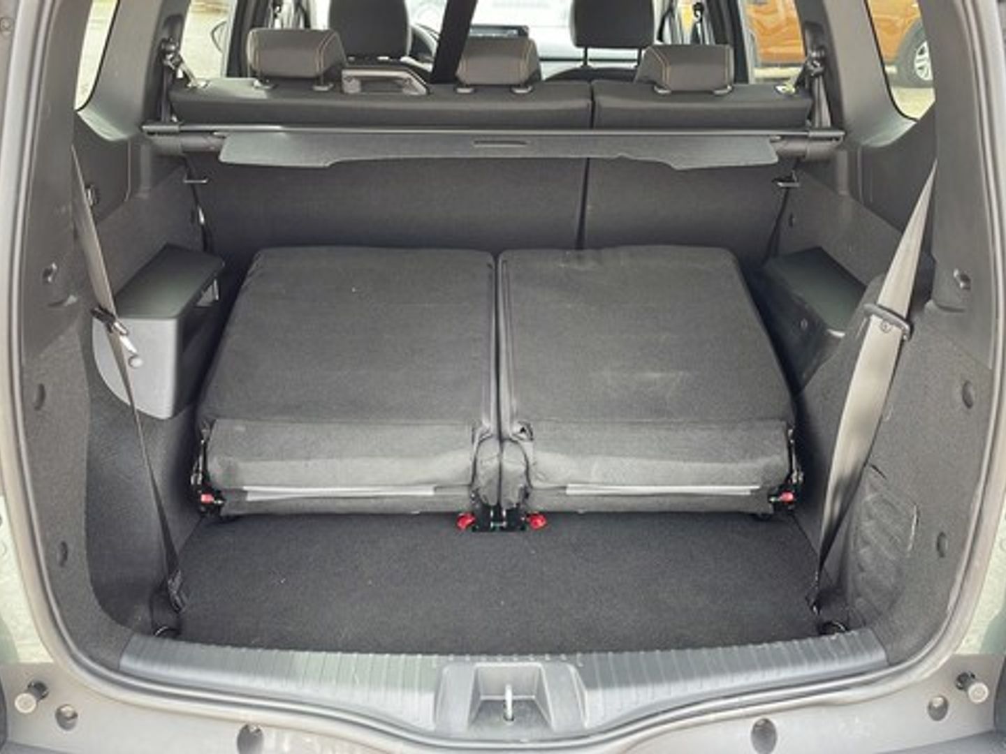 Dacia Jogger Extreme Hybrid 104 kW (140 CV) 7 Plazas Gris Familiar