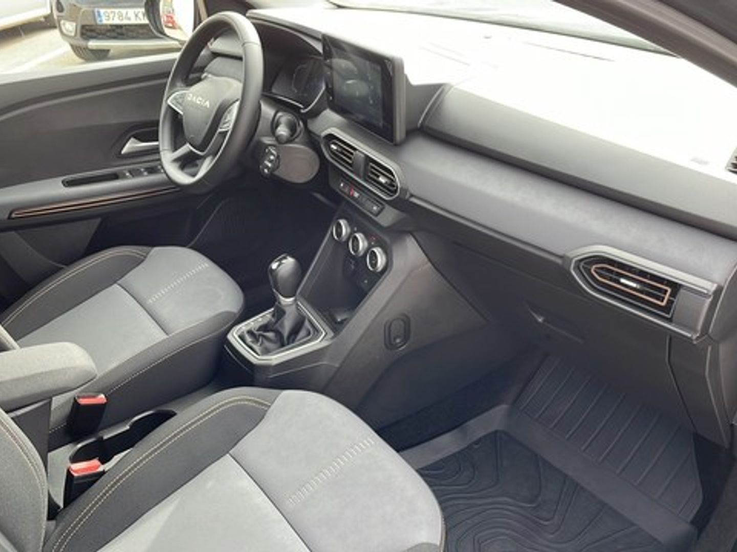 Dacia Jogger Extreme Hybrid 104 kW (140 CV) 7 Plazas Gris Familiar