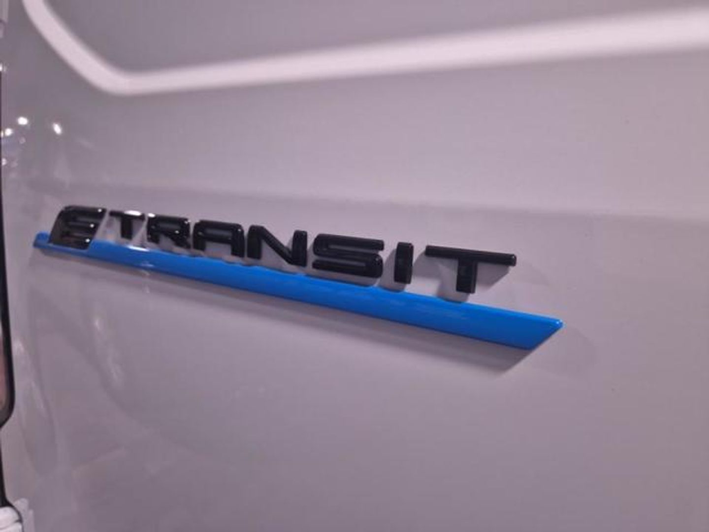 Ford Transit Courier Furgon BEV 54kWh Trend Auto 100 kW (136 CV) Blanco Industrial