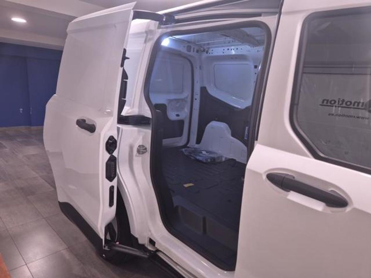 Ford Transit Courier Furgon BEV 54kWh Trend Auto 100 kW (136 CV) Blanco Industrial