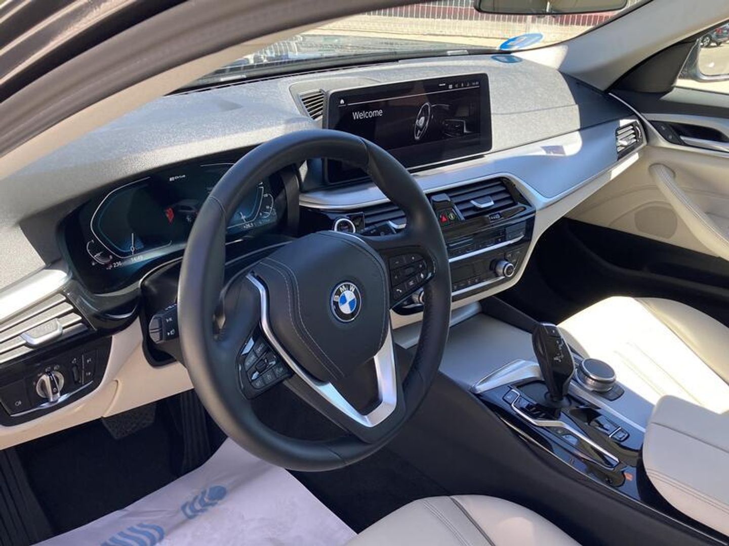 BMW Serie 5 530e Touring 215 kW (292 CV) Gris Familiar