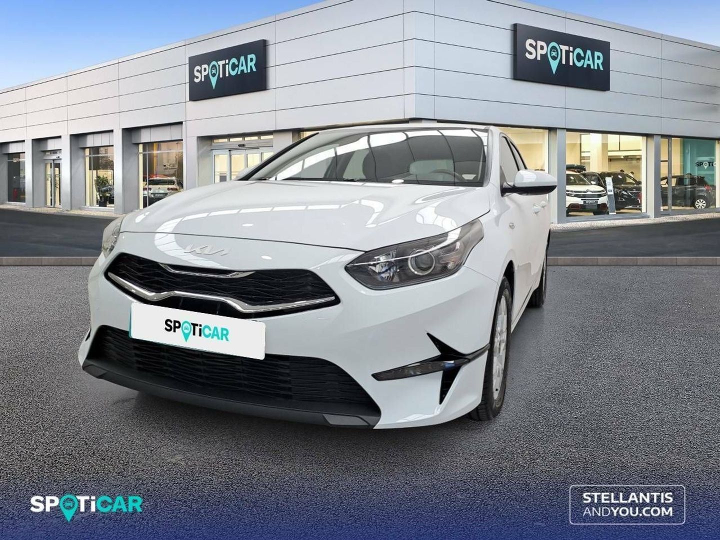 Kia Ceed 1.6 MHEV iMT Drive 100 kW (136 CV) Blanco Sedan