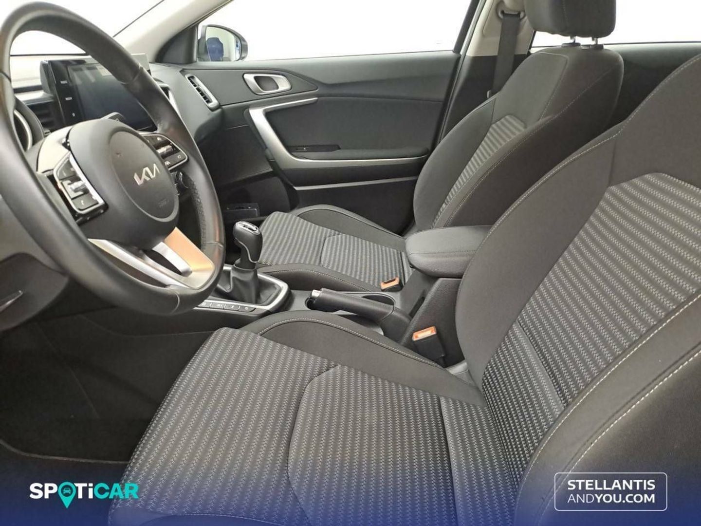 Kia Ceed 1.6 MHEV iMT Drive 100 kW (136 CV)