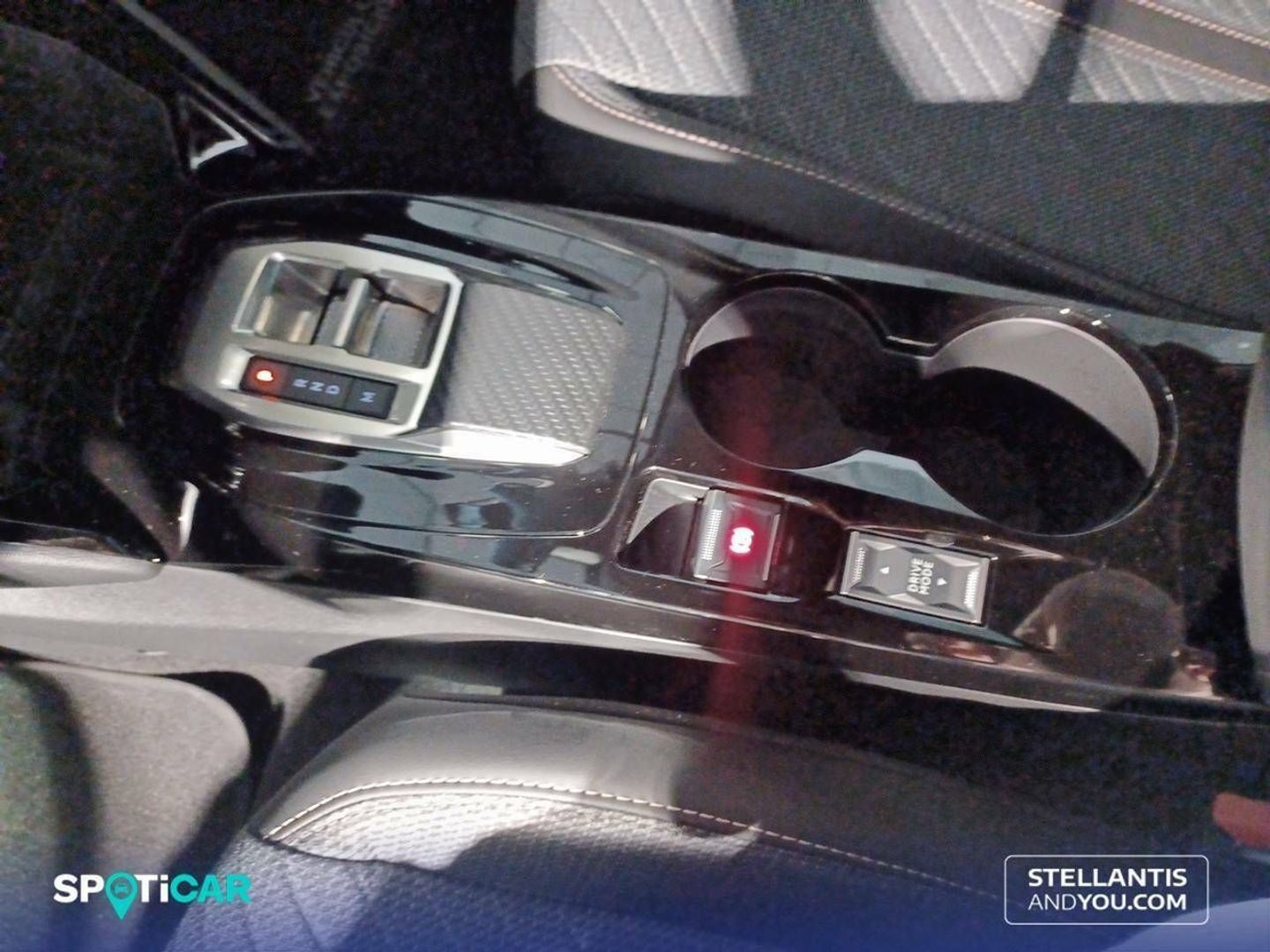 Peugeot 2008 Allure Hybrid eDCS6 100 kW (136 CV)