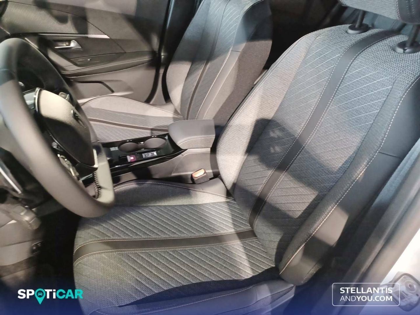 Peugeot 2008 Allure Hybrid eDCS6 100 kW (136 CV)