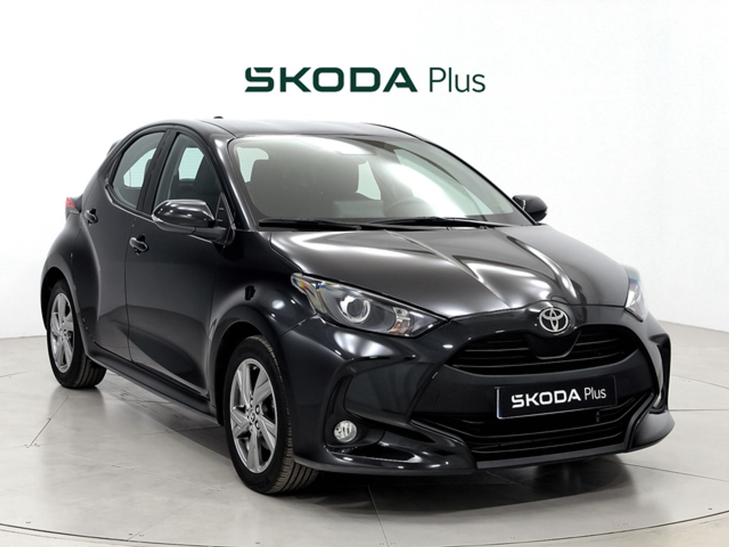 Toyota Yaris 120H Active Plus 85 kW (116 CV) Negro Sedan