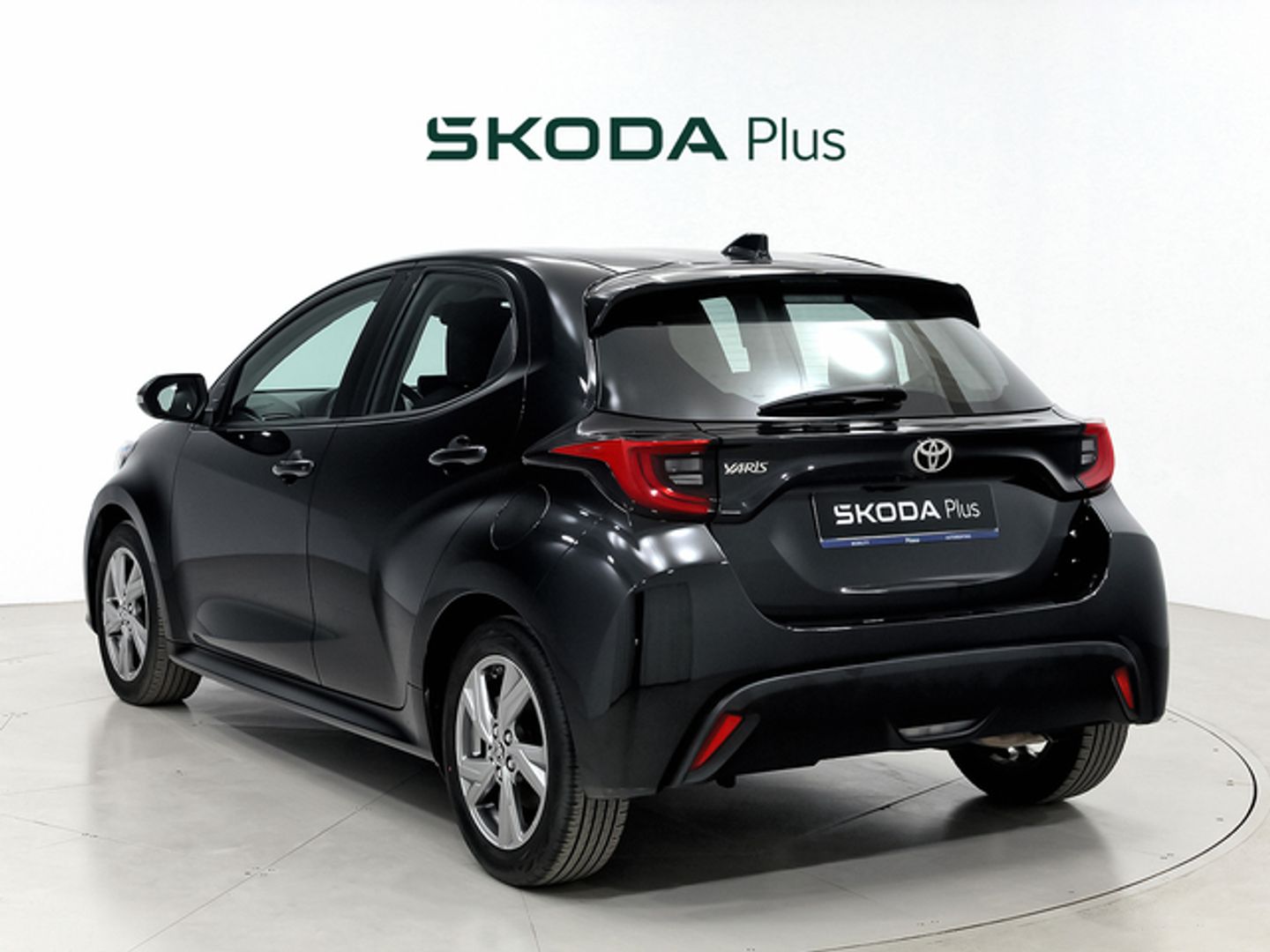 Toyota Yaris 120H Active Plus 85 kW (116 CV) Negro Sedan