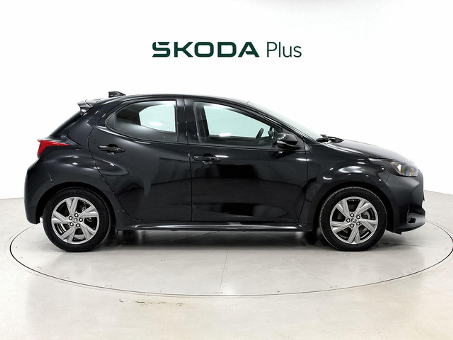 Toyota Yaris 120H Active Plus 85 kW (116 CV) Negro Sedan