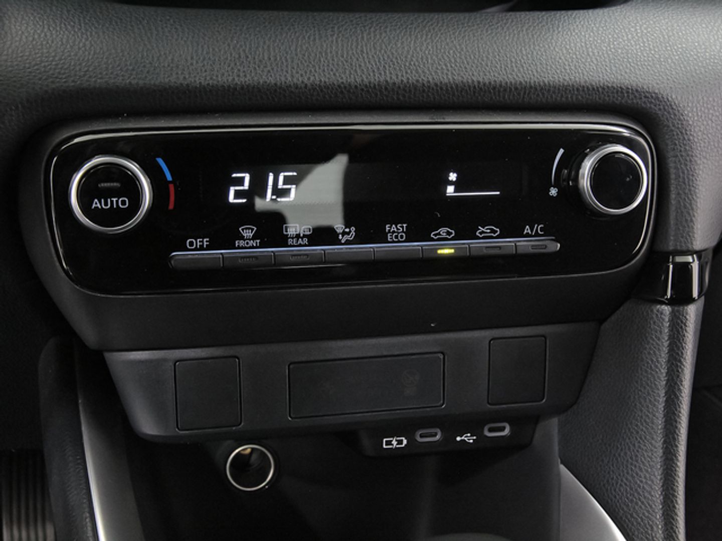 Toyota Yaris 120H Active Plus 85 kW (116 CV) Negro Sedan
