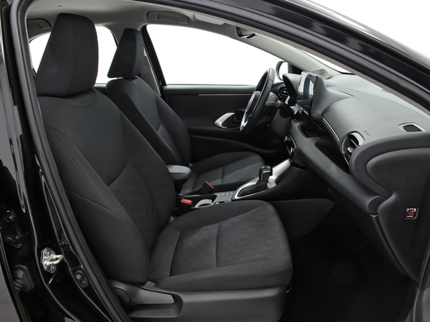 Toyota Yaris 120H Active Plus 85 kW (116 CV) Negro Sedan