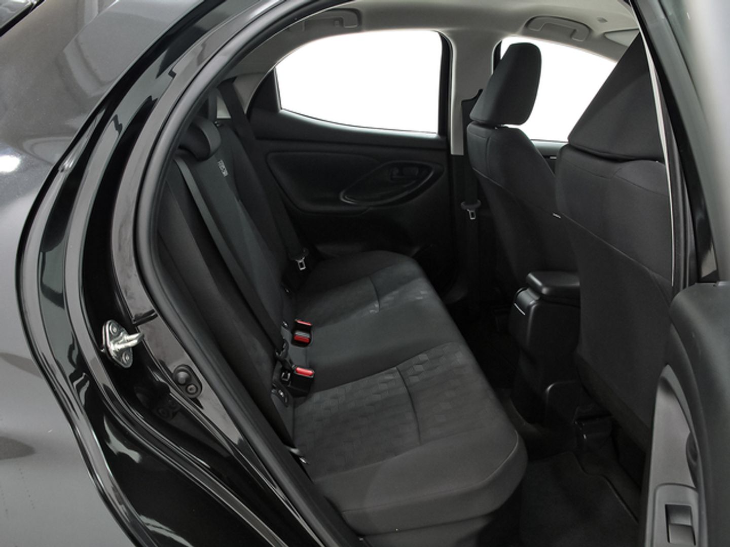 Toyota Yaris 120H Active Plus 85 kW (116 CV) Negro Sedan