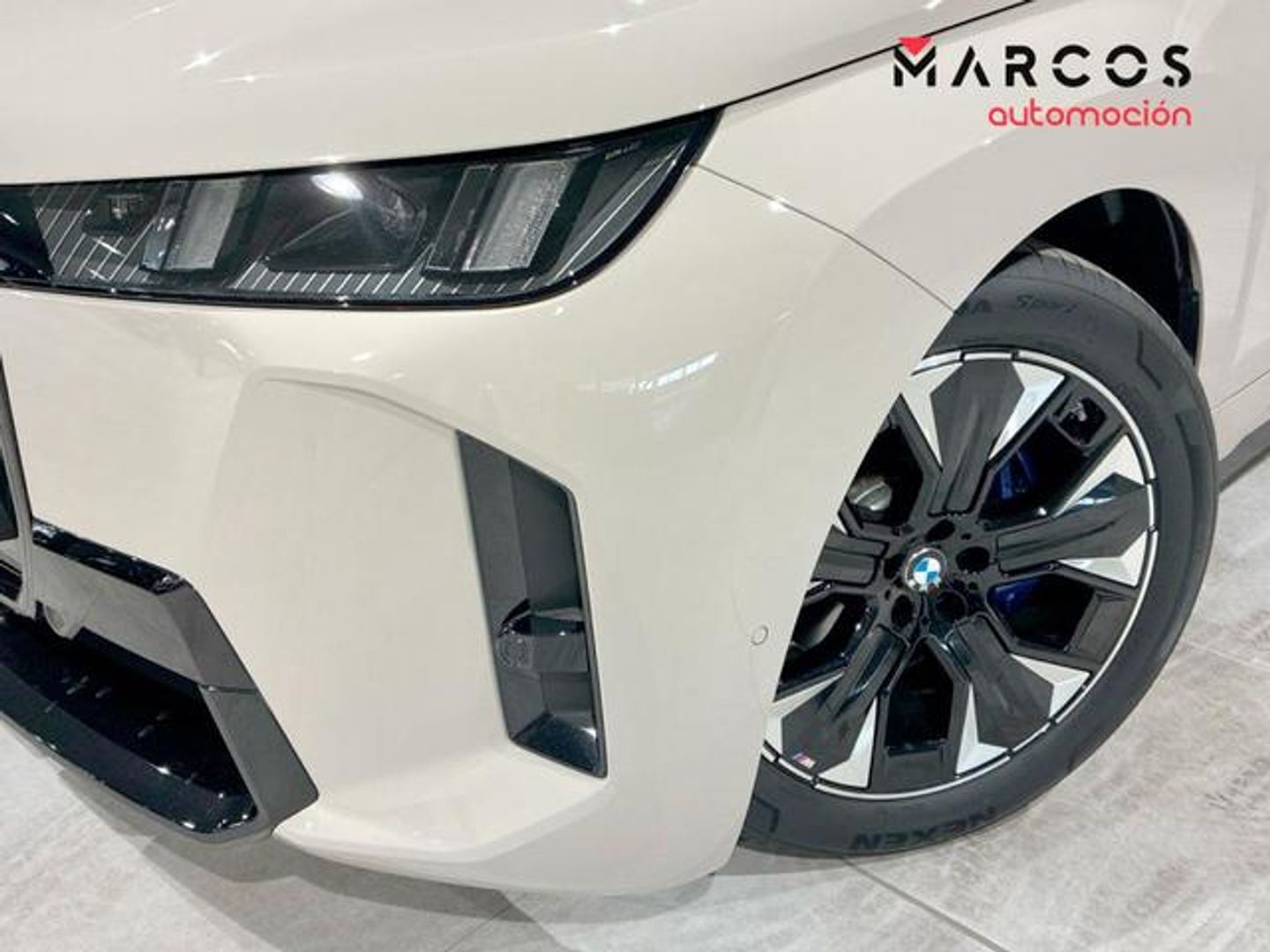 BMW iX xDrive60 400 kW (544 CV) Gris All Terrain / Pick-up