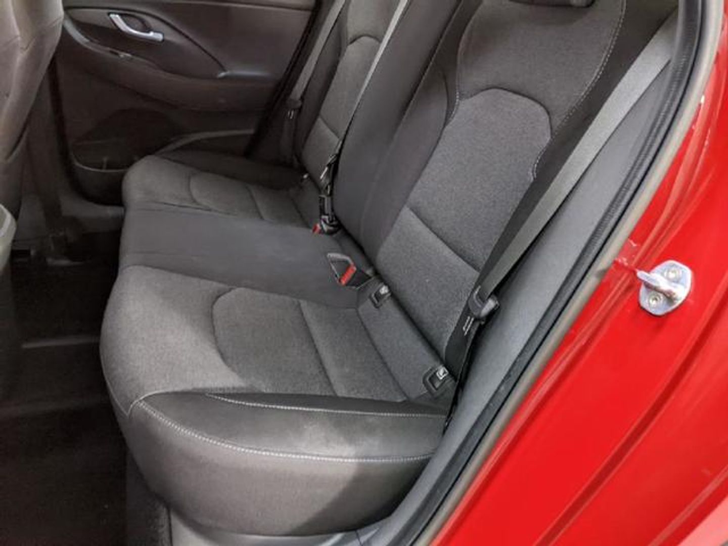 Hyundai i30 1.5 DPI Klass SLX 81 kW (110 CV) Rojo Sedan