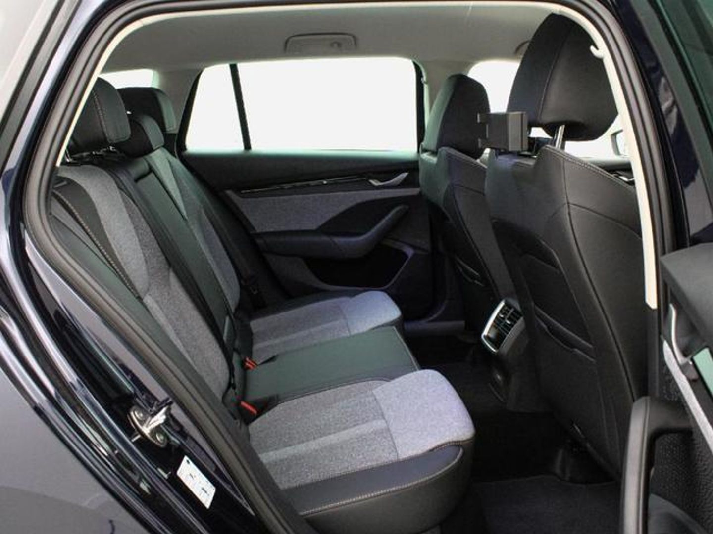 Skoda Octavia Combi 1.5 TSI m-HEV Design DSG 110 kW (150 CV)