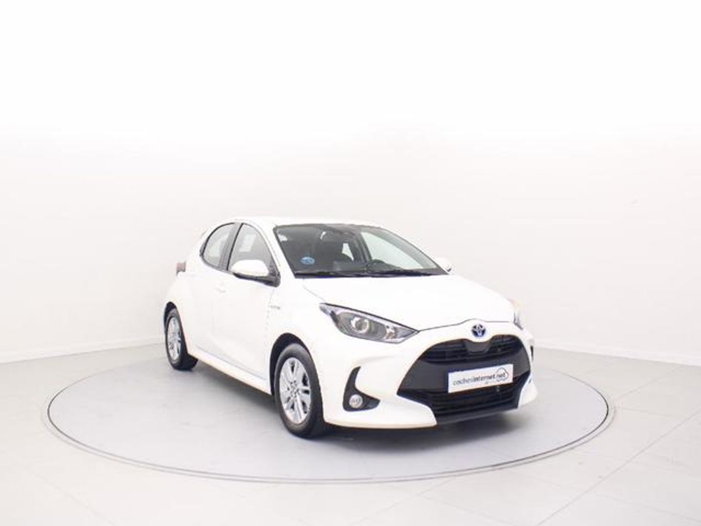 Toyota Yaris 120H Active Tech 85 kW (116 CV) Blanco Compact