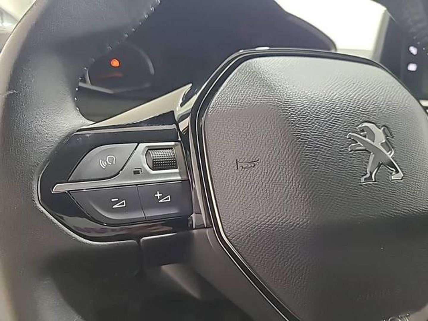 Peugeot 208 BlueHDi 100 S&S Allure Pack 75 kW (100 CV)