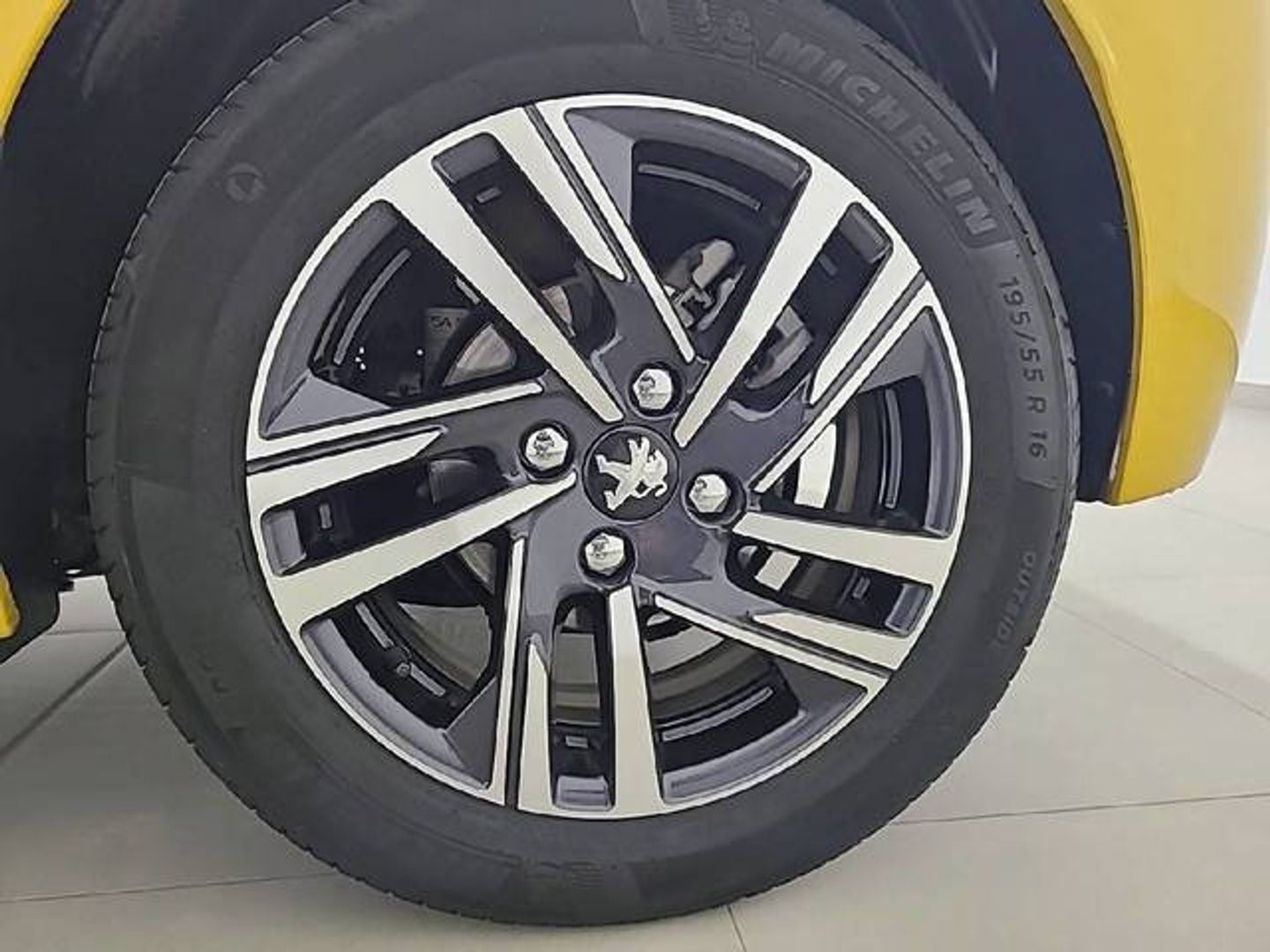 Peugeot 208 BlueHDi 100 S&S Allure Pack 75 kW (100 CV)