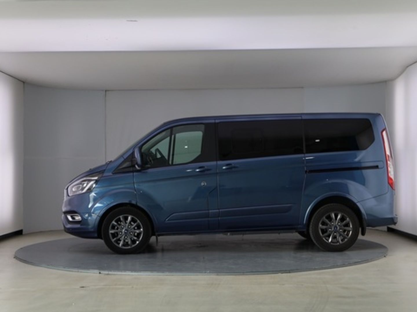 Ford Tourneo Custom 2.0 Ecoblue L1 Titanium Auto 136 kW (185 CV)