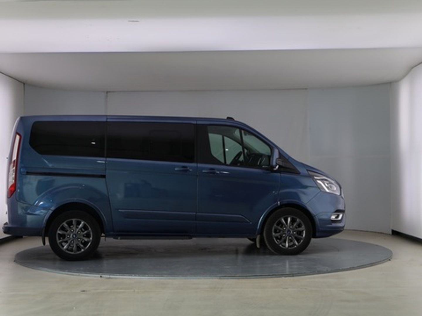 Ford Tourneo Custom 2.0 Ecoblue L1 Titanium Auto 136 kW (185 CV)