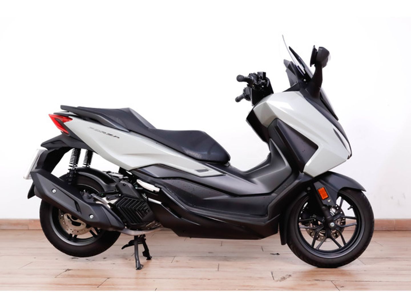 Honda Forza 125 Gris Motorcycle