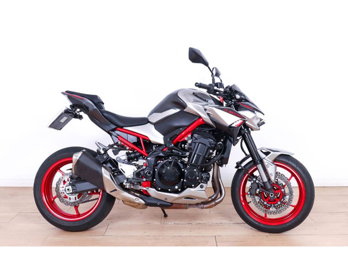 Kawasaki Z900 Gris Motorcycle