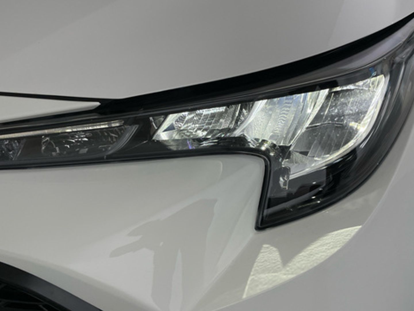Toyota Corolla 1.8 125 Híbrido Active Tech E-CVT 90 kW (122 CV)