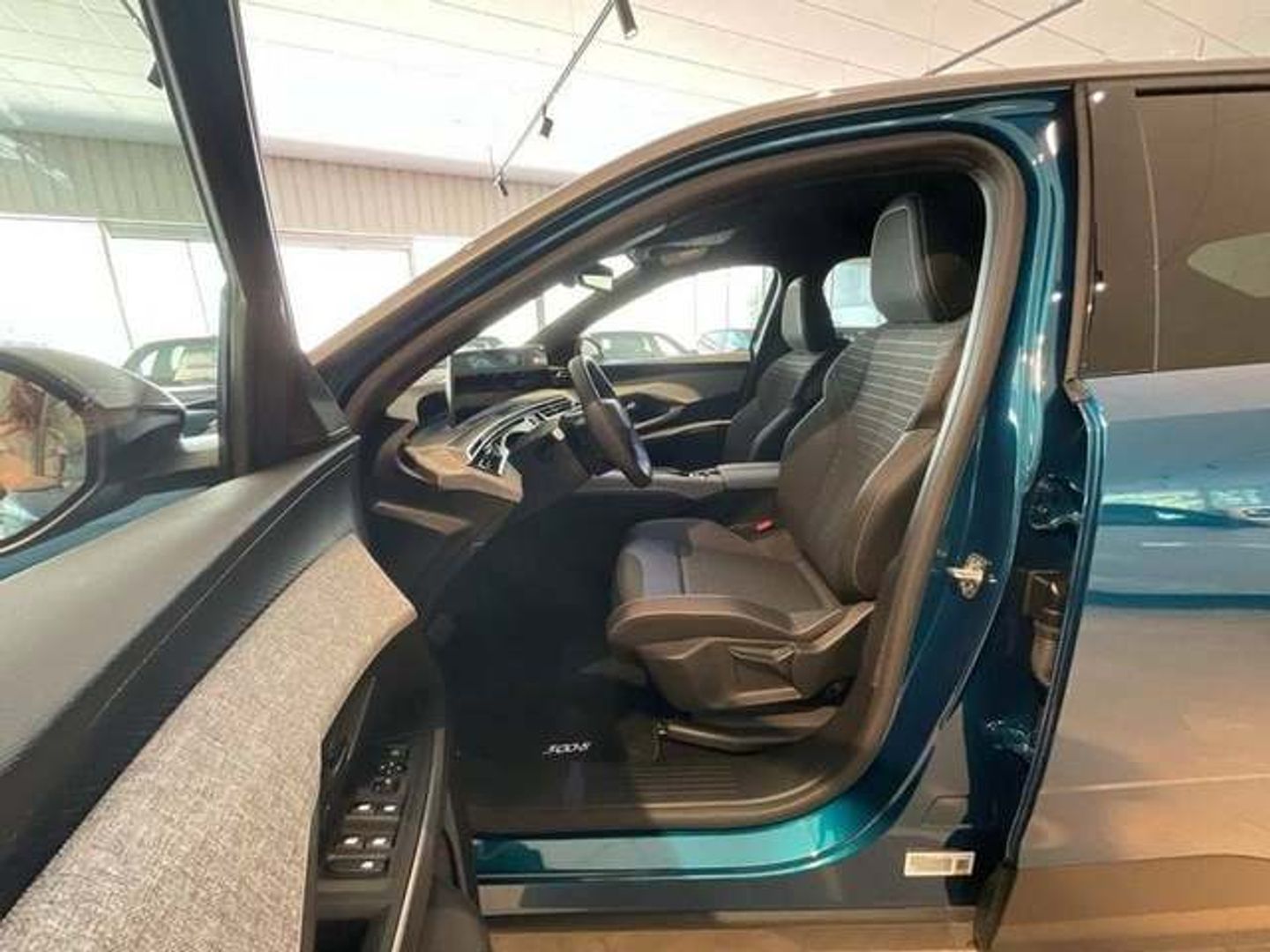 Peugeot 3008 Allure Hybrid eDCS6 100 kW (136 CV)