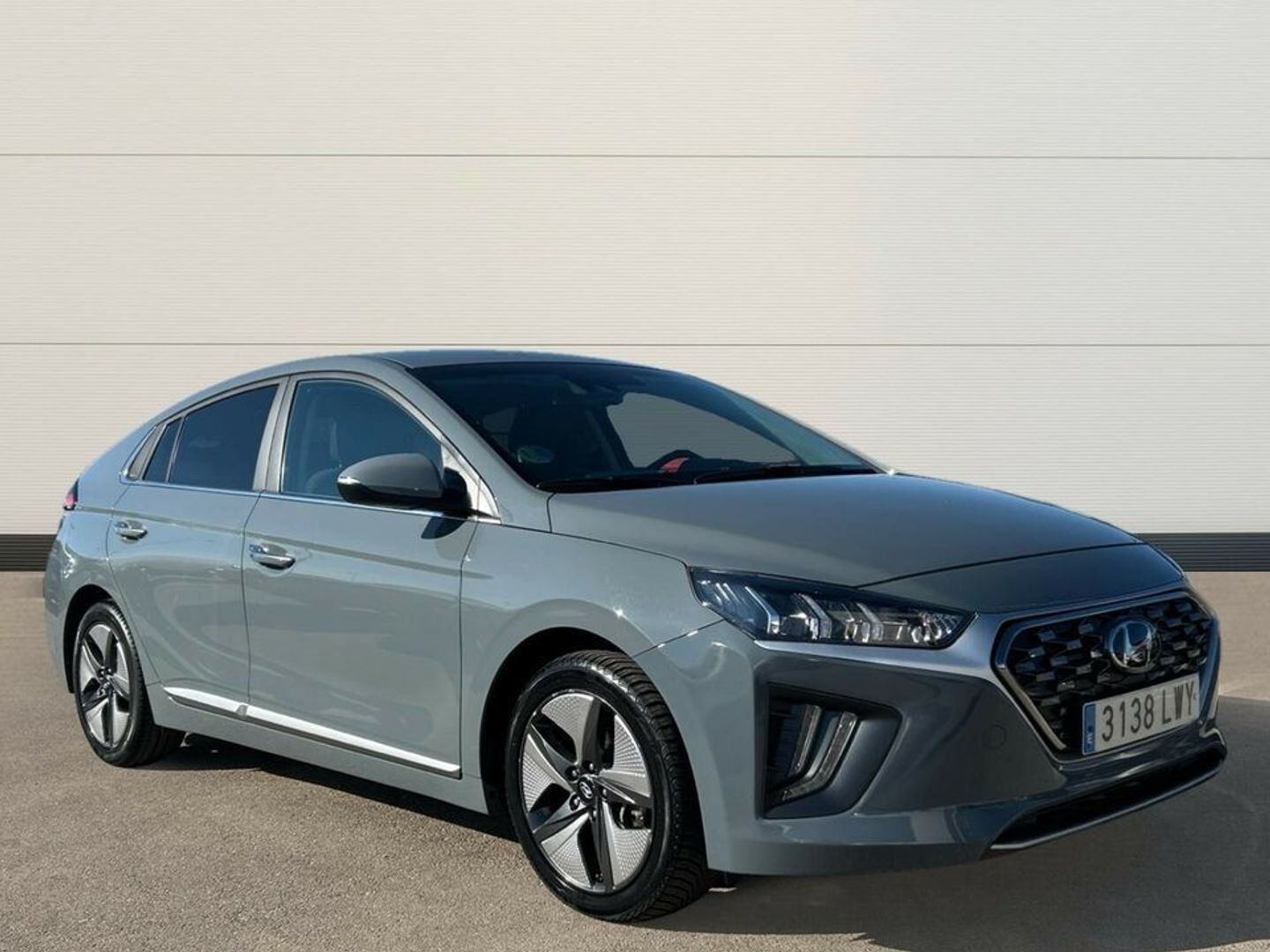 Hyundai Ioniq 1.6 GDI HEV Tecno DCT 104 kW (141 CV) Gris Sedan