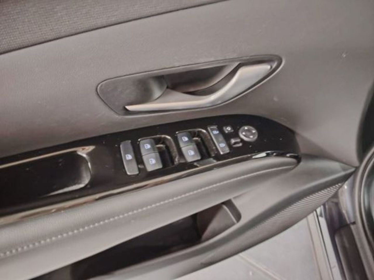 Hyundai Tucson 1.6 TGDI PHEV Tecno Sky 4x4 Auto 195 kW (265 CV) Gris SUV