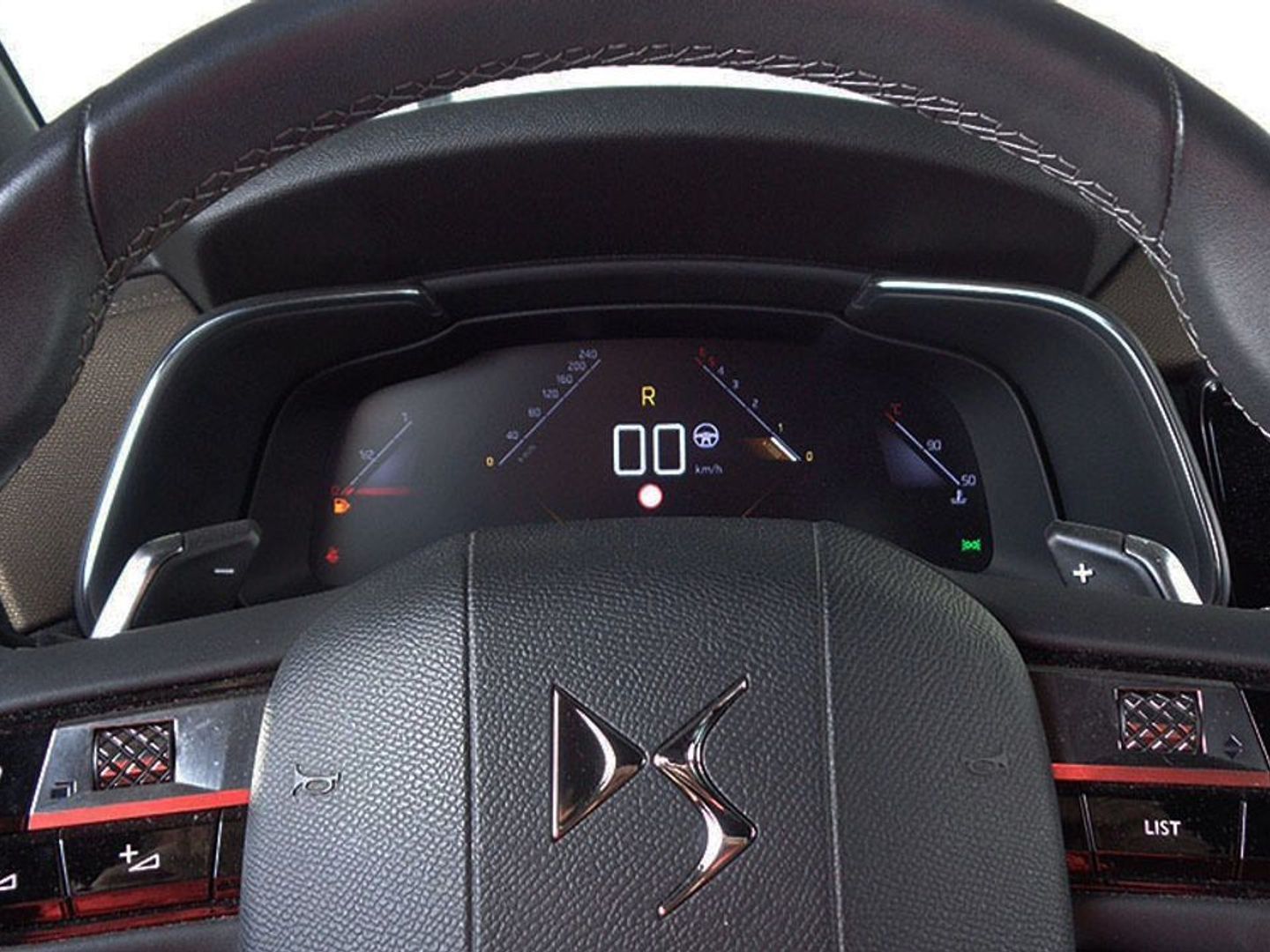 DS DS7 Crossback BlueHDi 130 DE Bastille + AT 96 kW (130 CV)