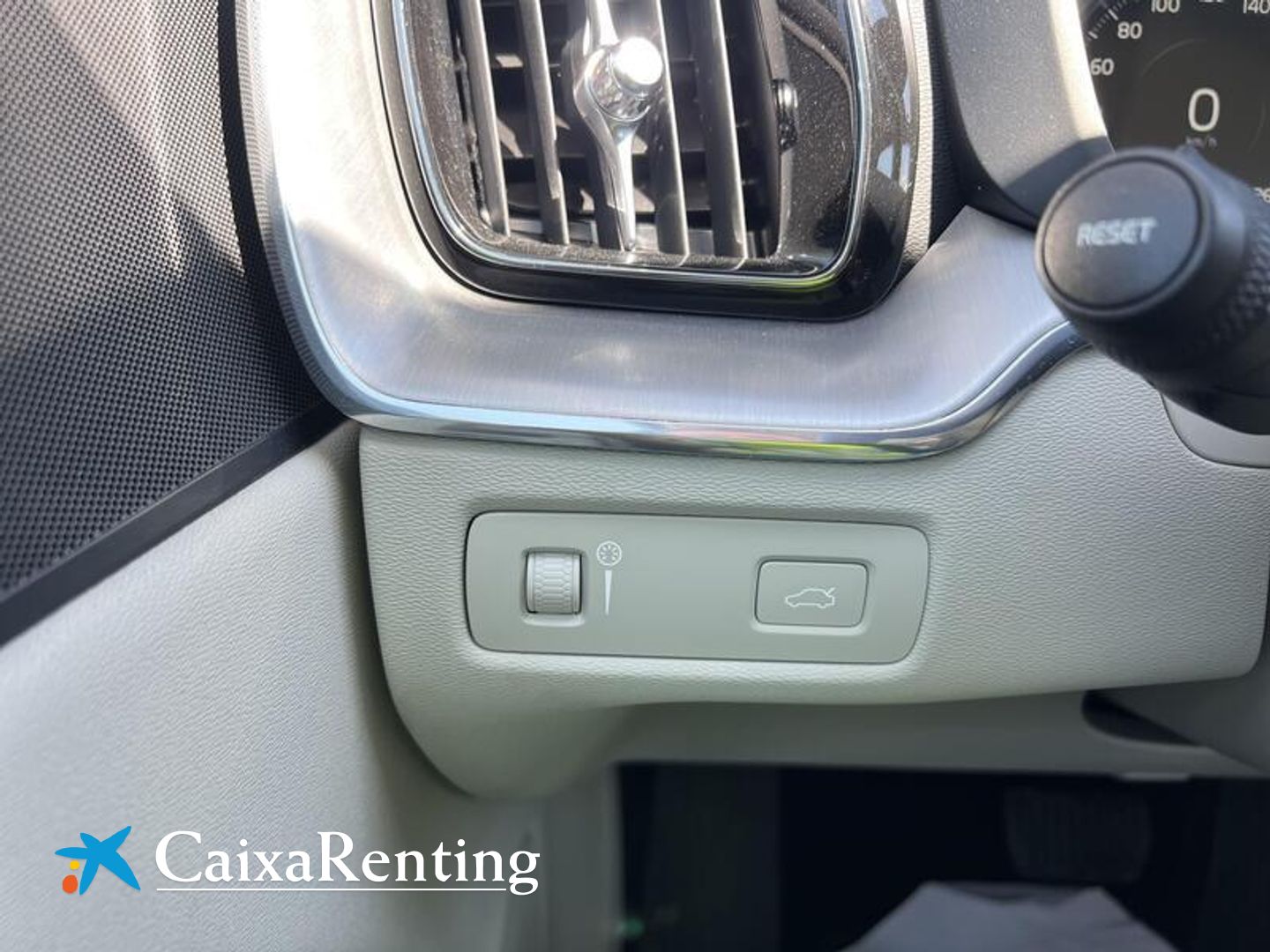 Volvo XC60 T4 Business Plus Auto 140 kW (190 CV) Azul All Terrain / Pick-up