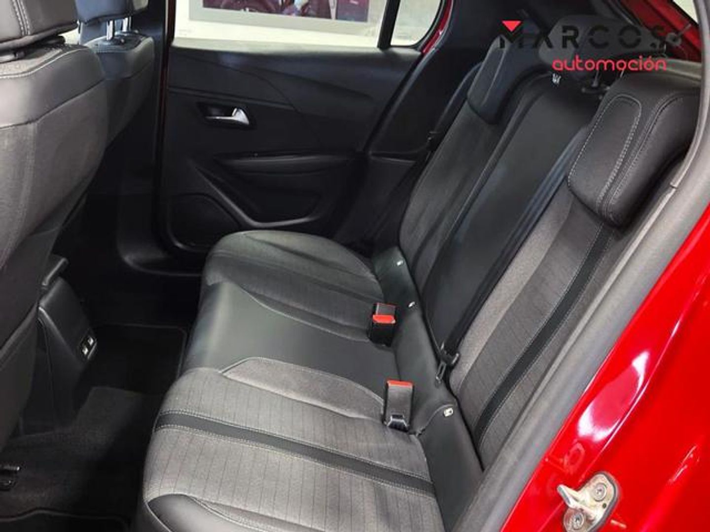 Peugeot 208 PureTech 100 Allure 75 kW (100 CV) Rojo Compact