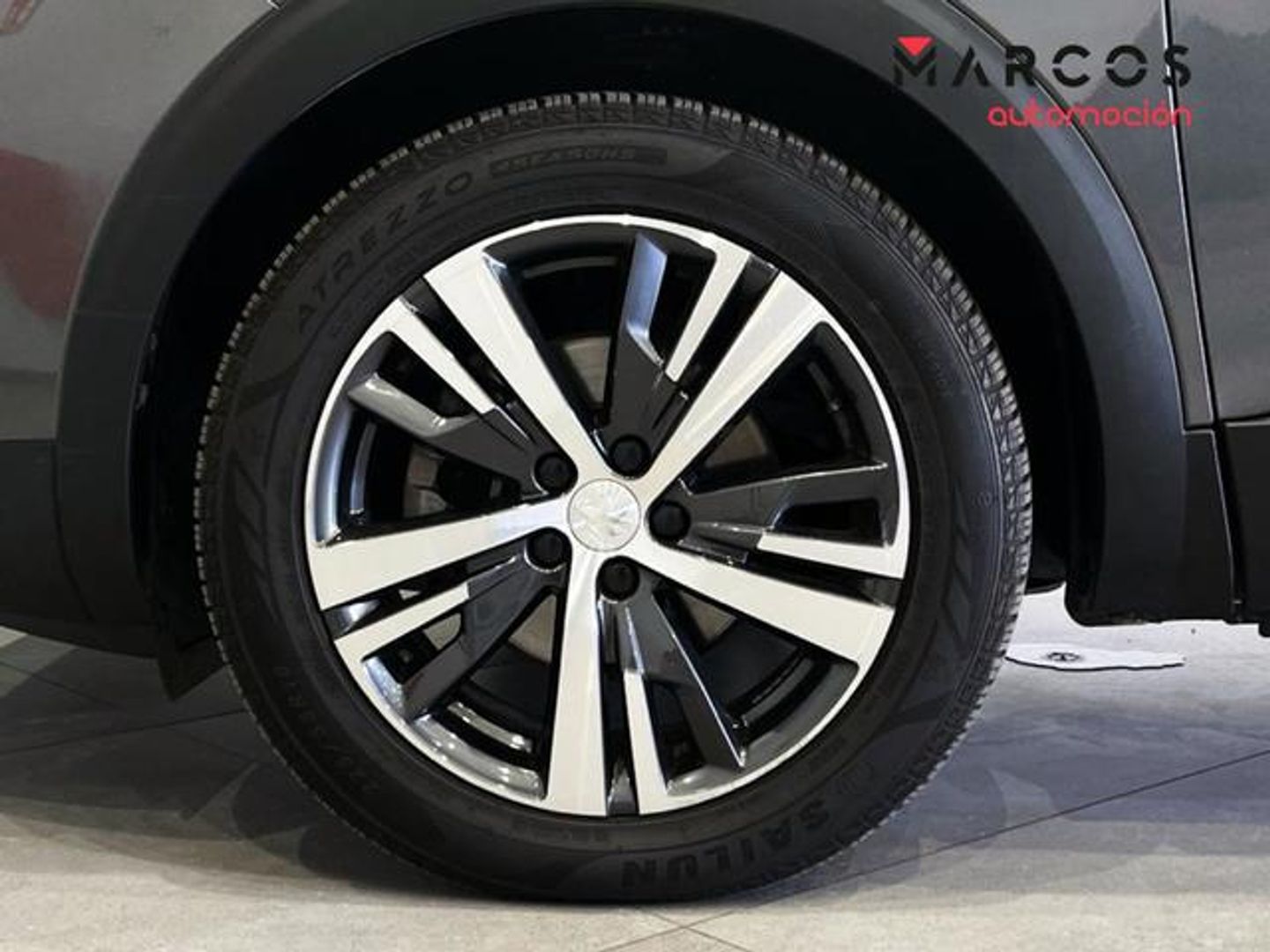Peugeot 5008 BlueHDI 130 S&S Allure Pack EAT8 96 kW (130 CV) Gris Plata SUV