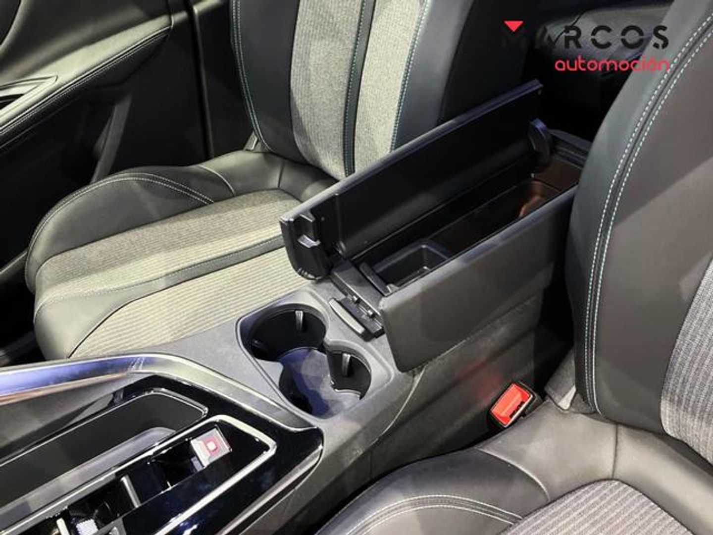 Peugeot 5008 BlueHDI 130 S&S Allure Pack EAT8 96 kW (130 CV) Gris Plata SUV