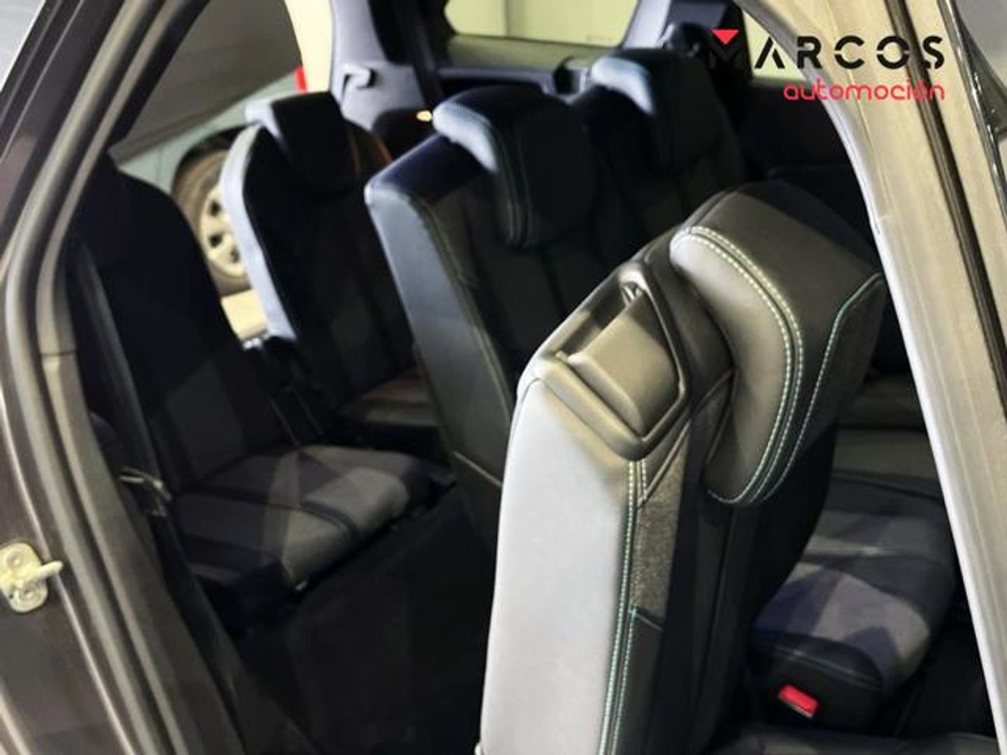 Peugeot 5008 BlueHDI 130 S&S Allure Pack EAT8 96 kW (130 CV) Gris Plata SUV
