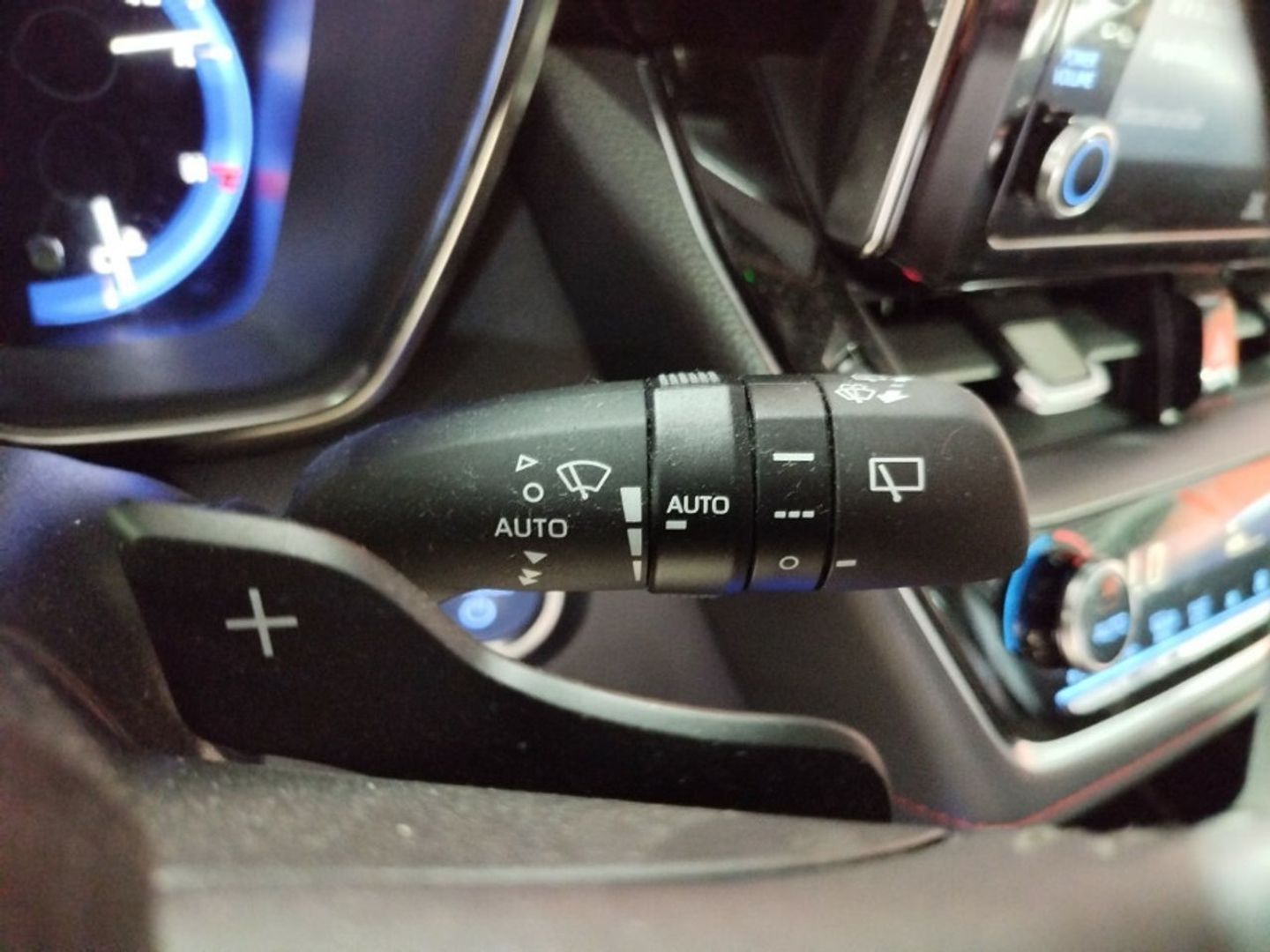 Toyota Corolla 180H Advance E-CVT 132 kW (180 CV) Azul Compact