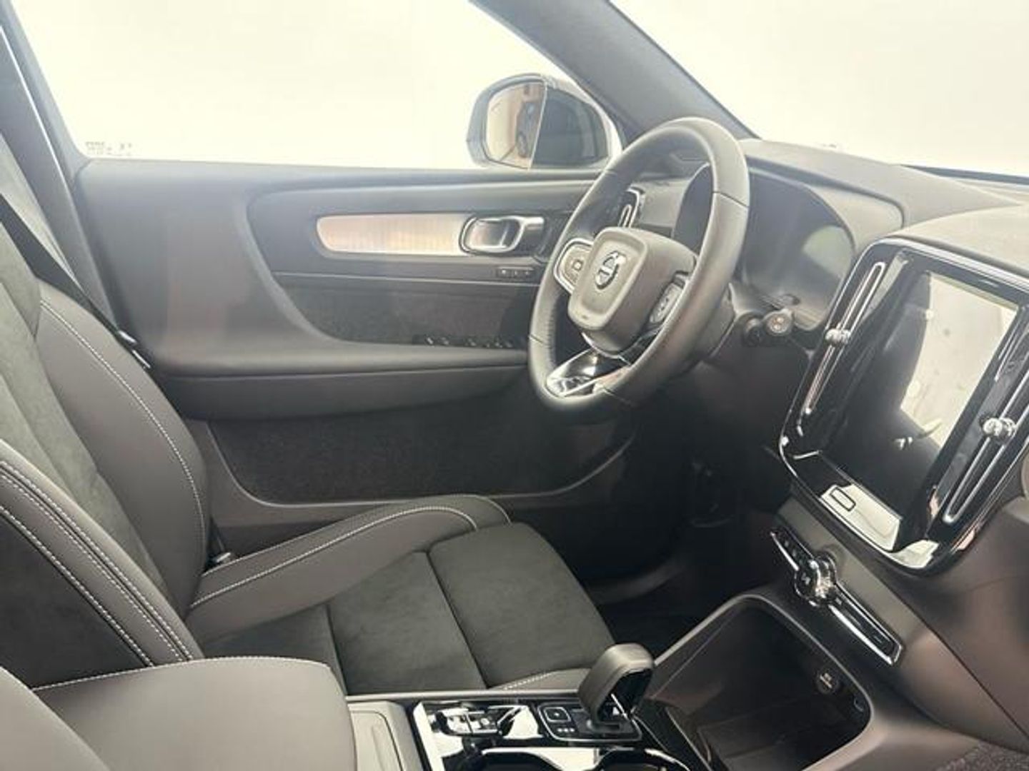Volvo XC40 B3 G Black Edition+ Auto 120 kW (163 CV)