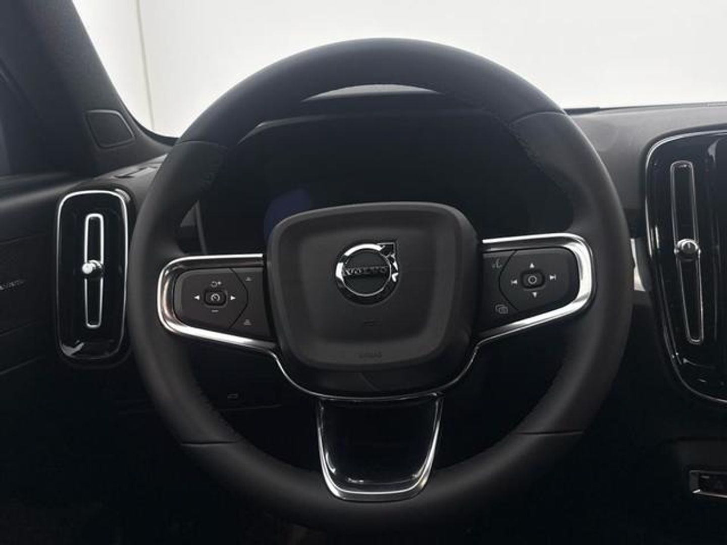 Volvo XC40 B3 G Black Edition+ Auto 120 kW (163 CV)