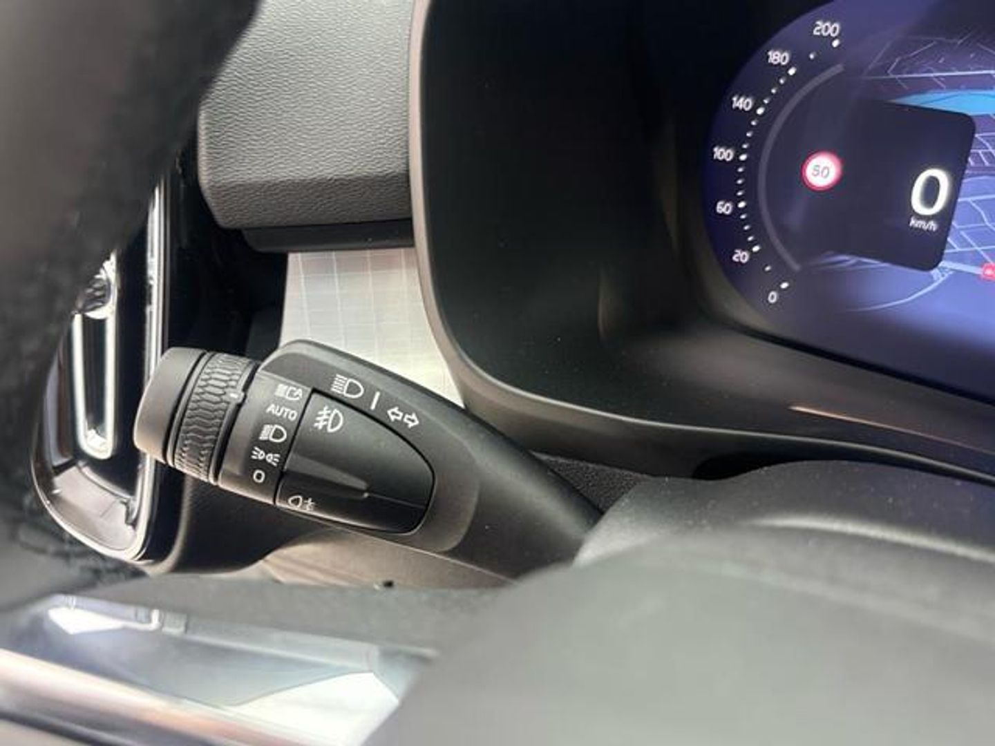 Volvo XC40 B3 G Black Edition+ Auto 120 kW (163 CV)