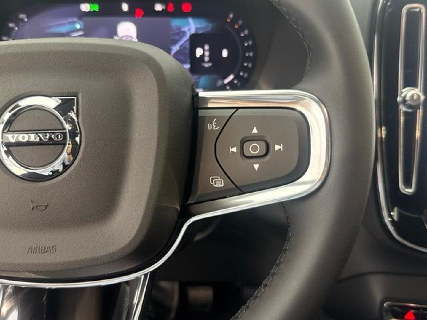 Volvo XC40 B3 G Black Edition+ Auto 120 kW (163 CV)