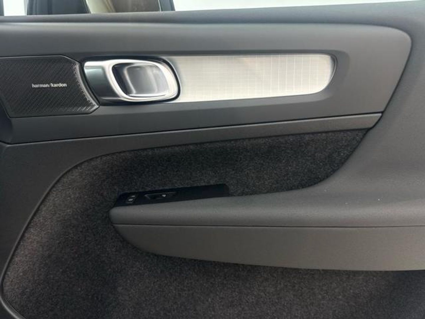 Volvo XC40 B3 G Black Edition+ Auto 120 kW (163 CV)